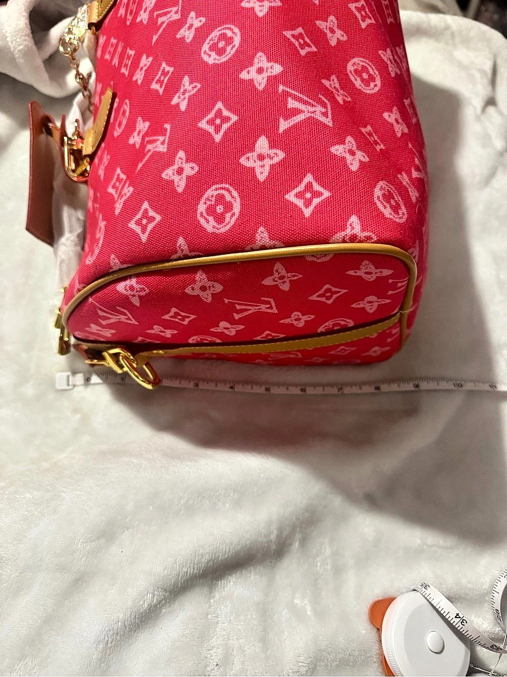 Pink & White Canvas Fashion Duffel Like Bag W/1 Charm - Picture 5 of 9